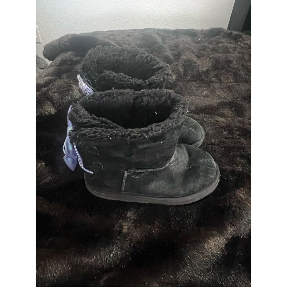 Ugg Black Bailey Bow Iridescent Boots  Kid Size 2‎